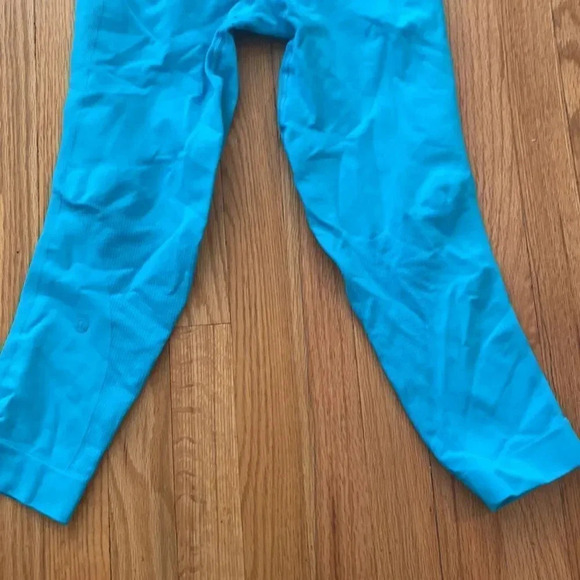 Lululemon sz 6 Zone In tight 21” in peacock blue excellent pre owned condition - Picture 5 of 10